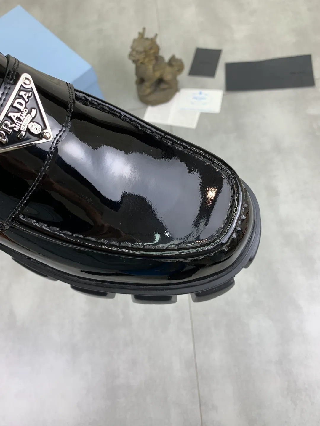 Men's shoes 💰P500 new style 💰 💎💎💎Water-dyed cow lining Original quality PRADA —🆘.Prada Original purchase agent, high-end business leather shoes, fabric: Made of Italian imported open-edge beaded cowhide material ➕Water-dyed cow lining/cowhide lining➕Specially available original outsole, fine workmanship, real-life photos🎬size: 39-45